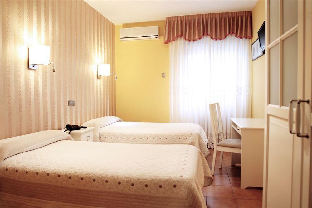 Hostal Los Angeles Madrid Dış mekan fotoğraf