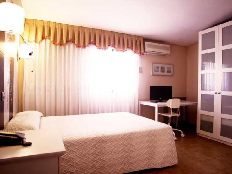 Hostal Los Angeles Madrid Dış mekan fotoğraf